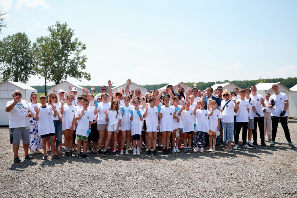 Zajednička fotografija učesnika akcije u Šidu